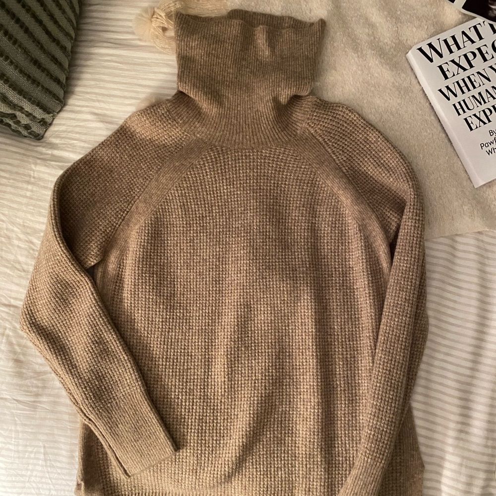 Loft Sweater NWT size medium